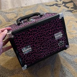Caboodles Makeup Train Case. Pink Print