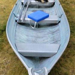 12' SmokerCraft Aluminum Boat With MinnKota Electric Motor 