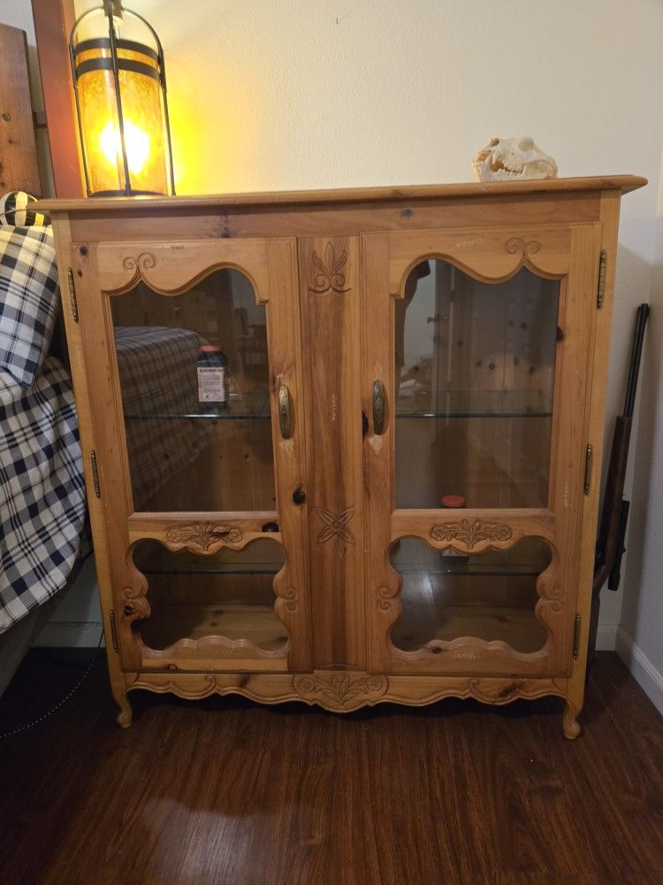 Cabinet/armoire