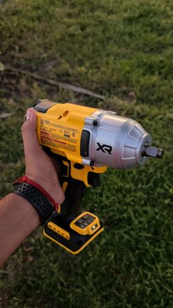 Dewalt XR Impact Wrench 1/2 DCF900