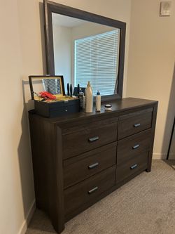 Queen bedroom set