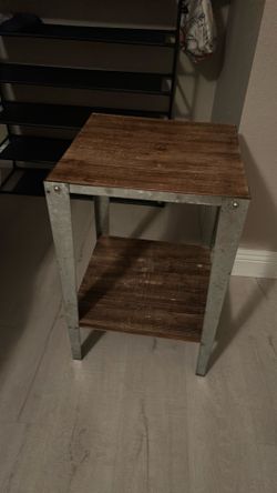 Mini stand table