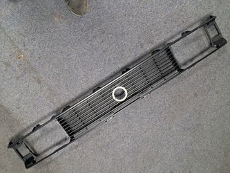 Front Grille Assembly with Center Badge Mount