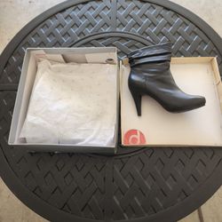 Women Boots Size 8