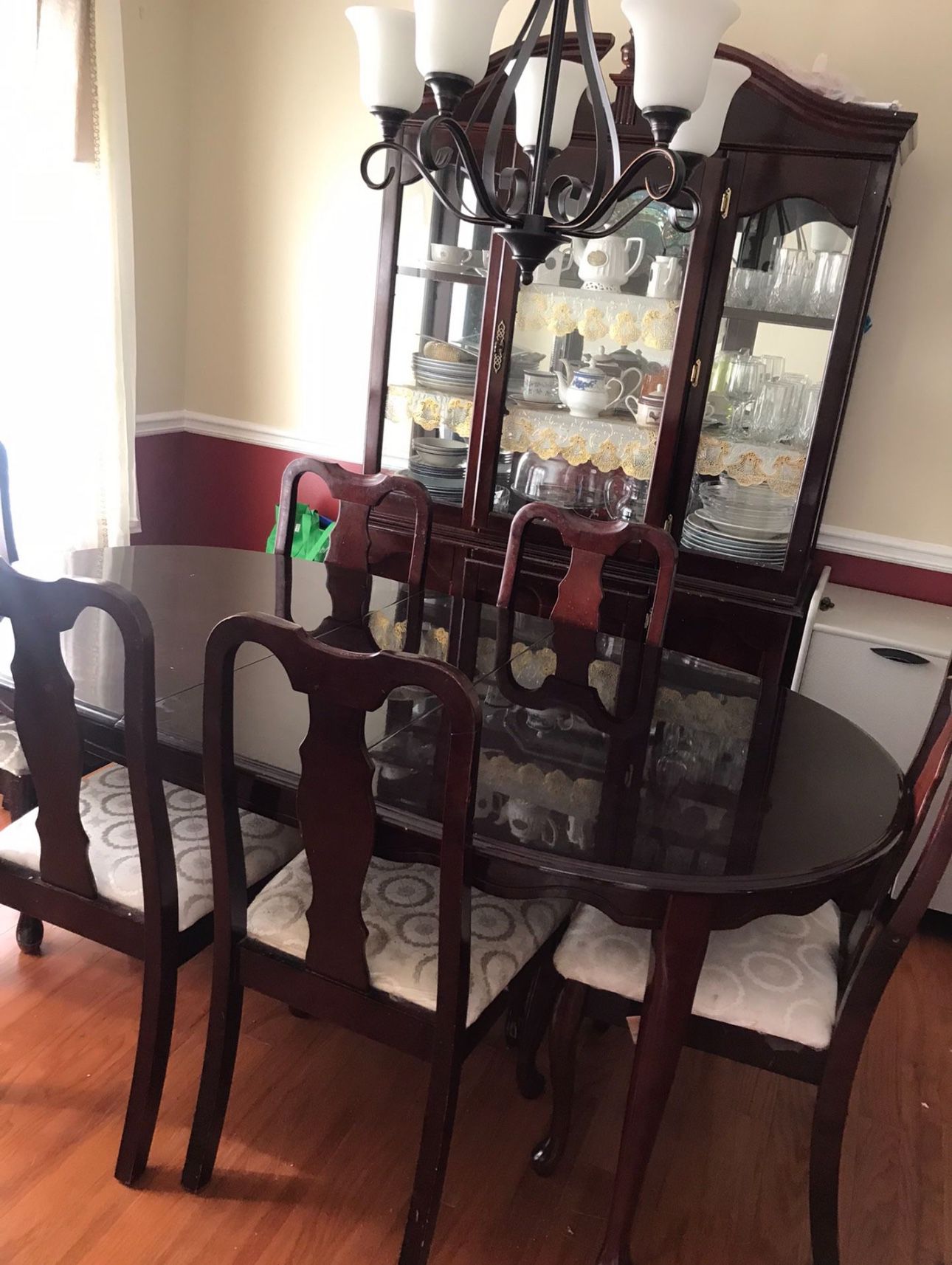 China Cabinet With Table And 6 Chairs