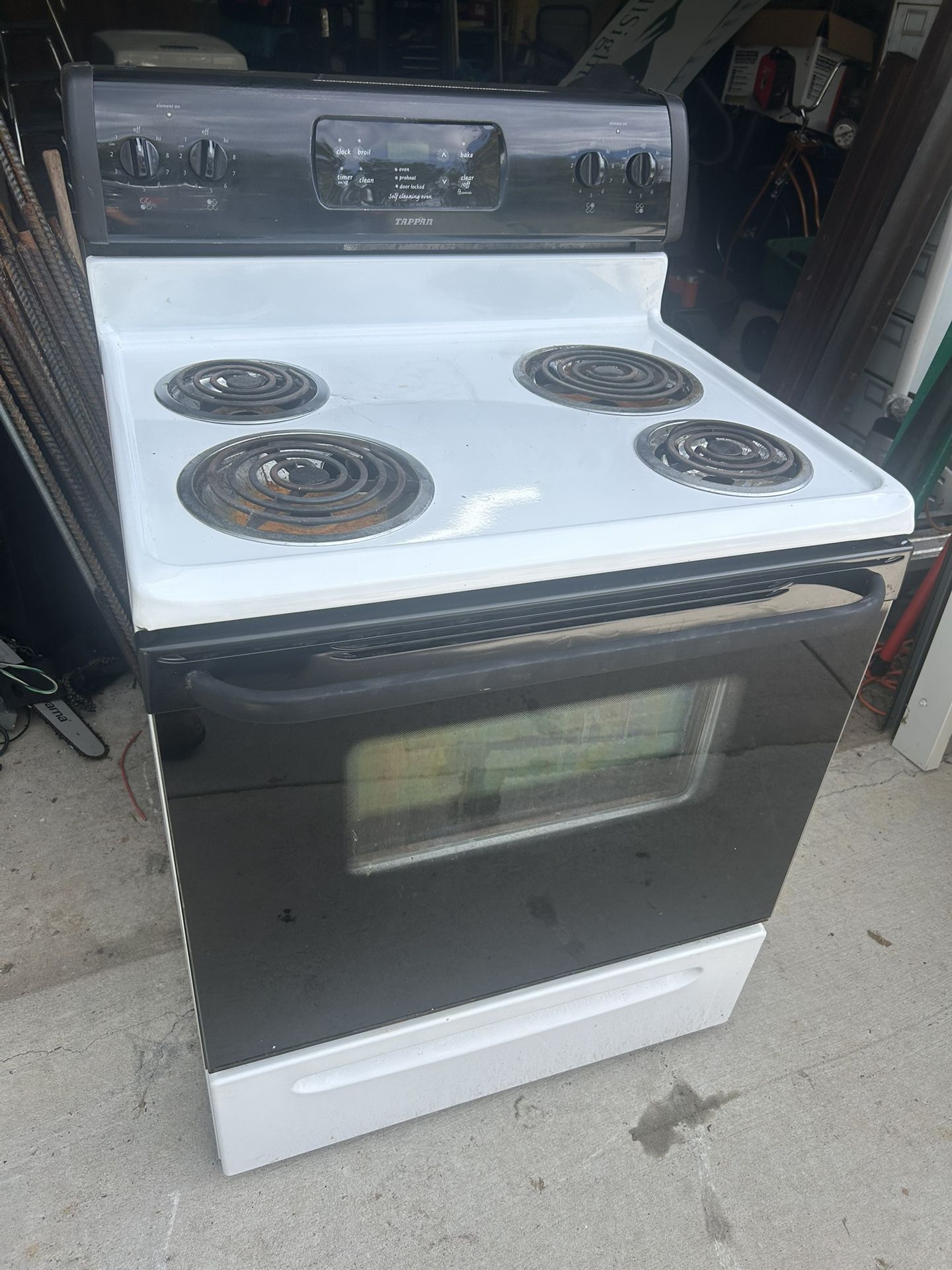 White Electric Stove / Read Below ⬇️