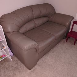 Free SOFA/COUCH