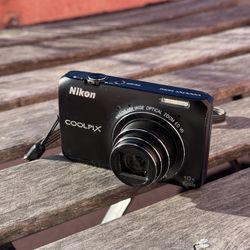 Nikon Coolpix S6300 Y2K Digicam 