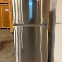 SAMSUNG 18 CU. FT TOP FREEZER REFRIGERATOR