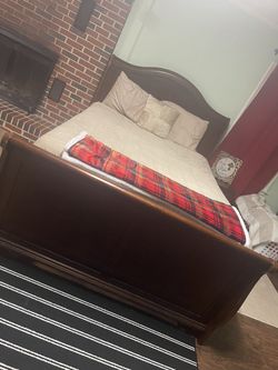 Queen Sleigh Bed 