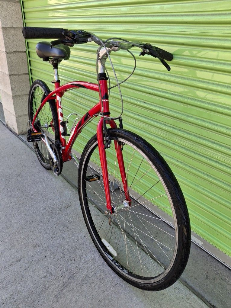 FUJI HYBRID BIKE 21 SPEEDS TIRE 700C SIZE L 