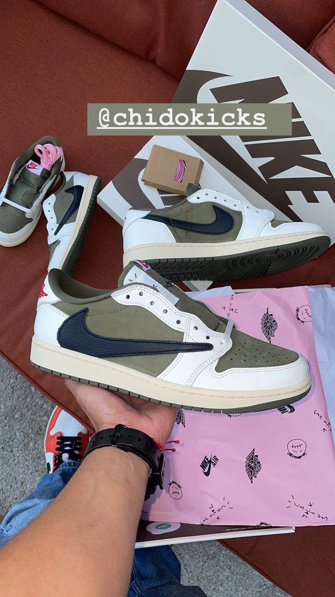 Jordan 1 Travis Scott