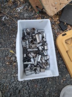 Socket s