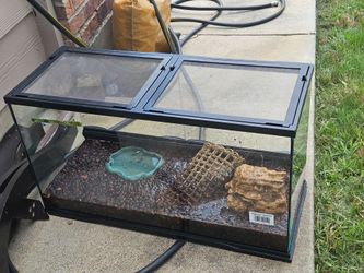 Reptile habitat/aquarium