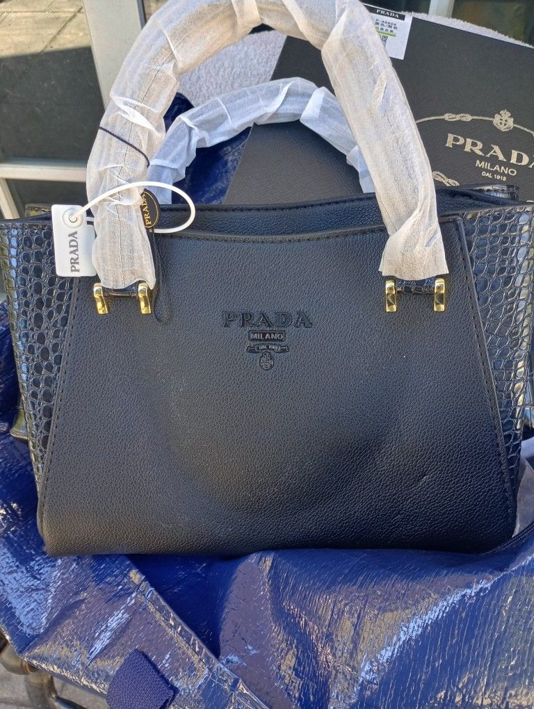 Authentic Ladies Bags &Wallets