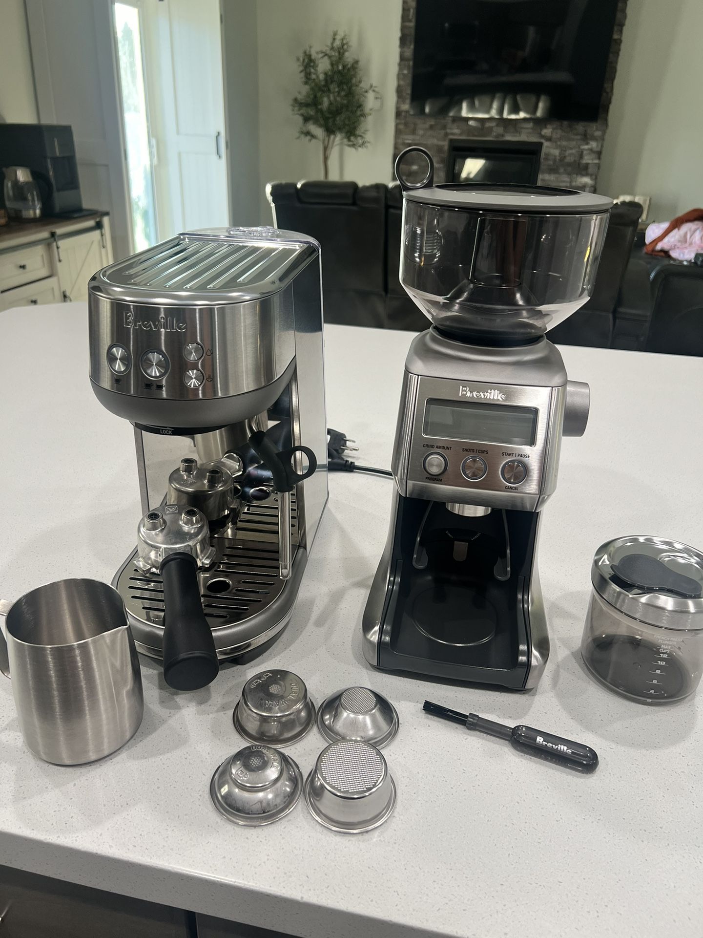 Breville Espresso Machine And Breville Espresso Smart Grinder Pro Set