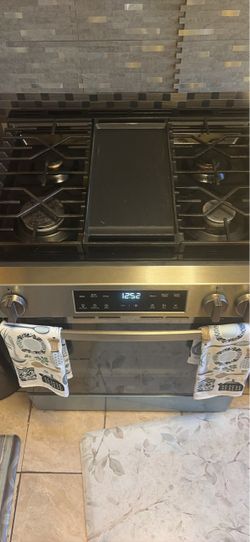 Stainless Steel Gas Range with Griddle