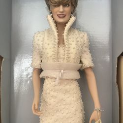 Diana,. Princess of Wales, Porcelain Portrait Doll, Franklin Mint..new in box