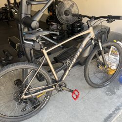 Giant Talon 4 Mountain Bike for Sale in Grand Terrace CA OfferUp