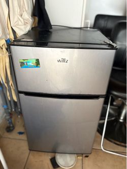 Mini fridge