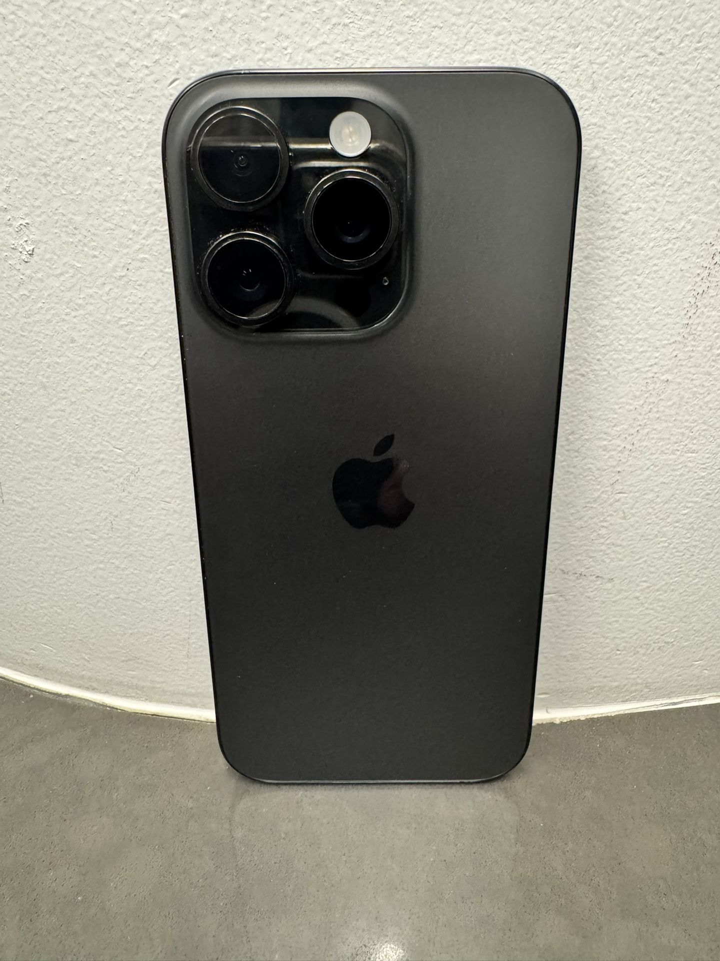 IPhone 16 PRO 128 GB, Pristine Condition!!!! (T-Mobile) Under Warranty. Hablo Espanol.