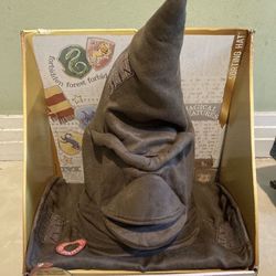 Wizarding World Harry Potter, Talking Sorting Hat with 15 Phrases for Pretend Play, Kids Toys for Ages 5 and Up!!!