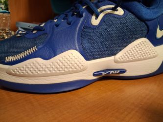 Nike Air  sz 10 ...these are 9.5 out 10 cosmetically. Location uptown Chicago 60640. Pick up now