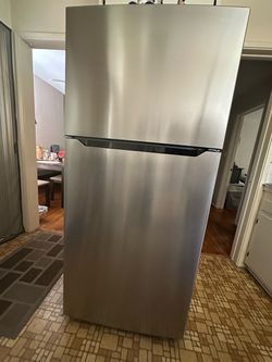 Insignia refrigerator