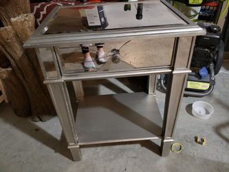 Hayworth mirrored Night Stand