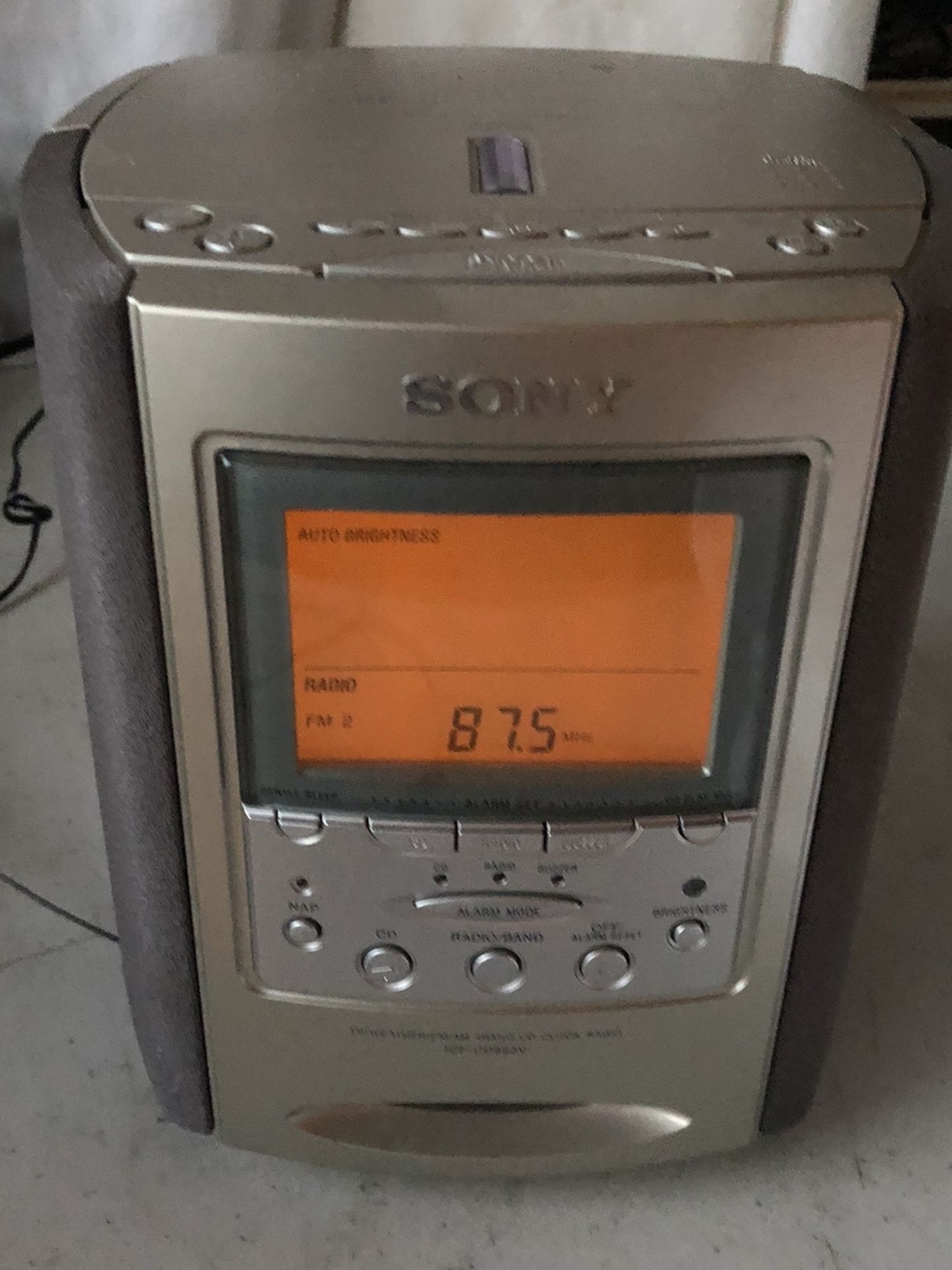 PRICE IS FIRM VINTAGE Sony DREAM MACHINE Model ICF-CD863V Clock radio with CD player and triple alarm