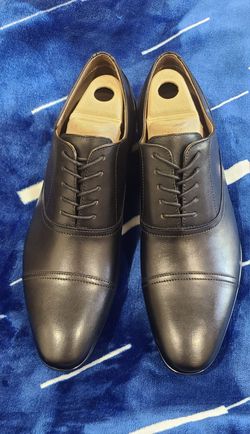 Men's leather dress shoes
