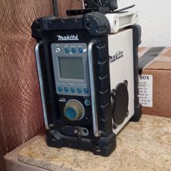 Makita BMR100 Job Site Radio