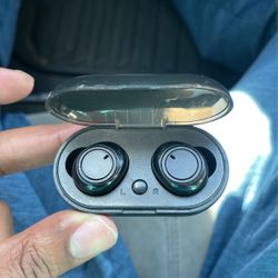 BrandNew Earbuds By Nizoni