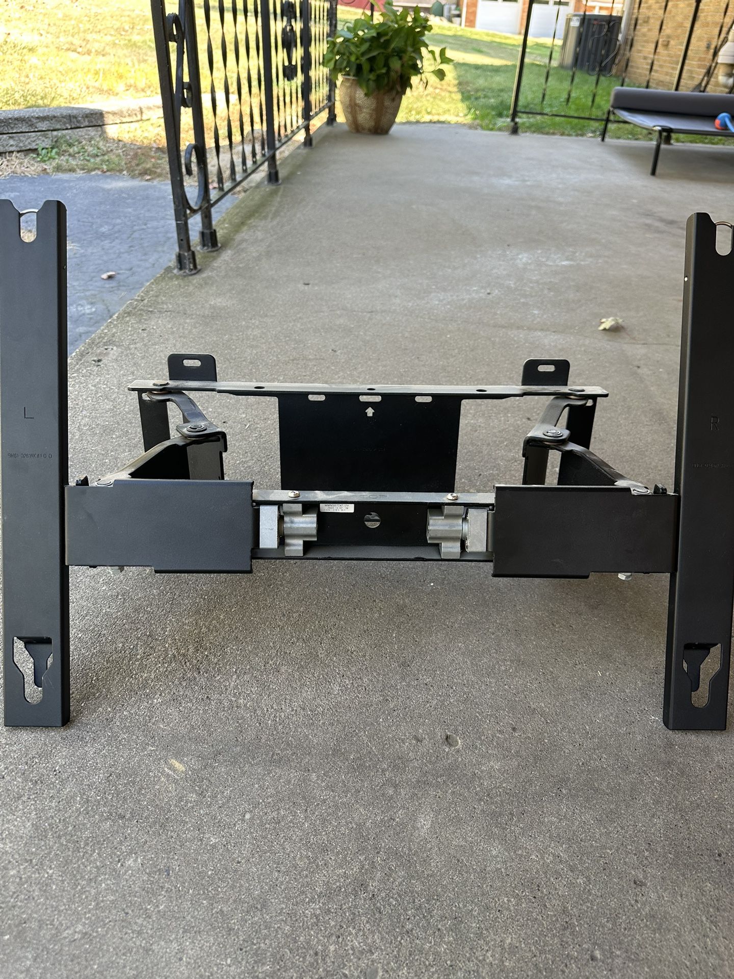 Samsung Terrace TV Wall Mount