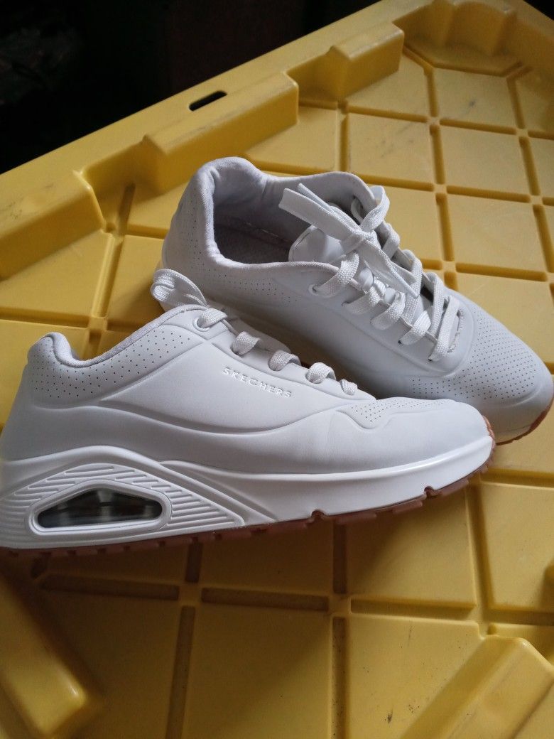 Skechers Womens Size 8