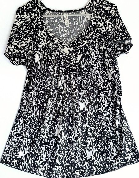 Perception Concept Black Cream Abstract Print V Neck Short Sleeve Flowy Top XL