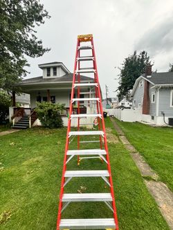Ladder Werner 7310S Mk 5 10 FT Fiberglass Step Ladder – 300 LB