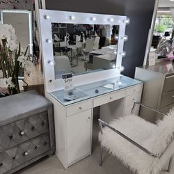 Vanity White Make Up Table New