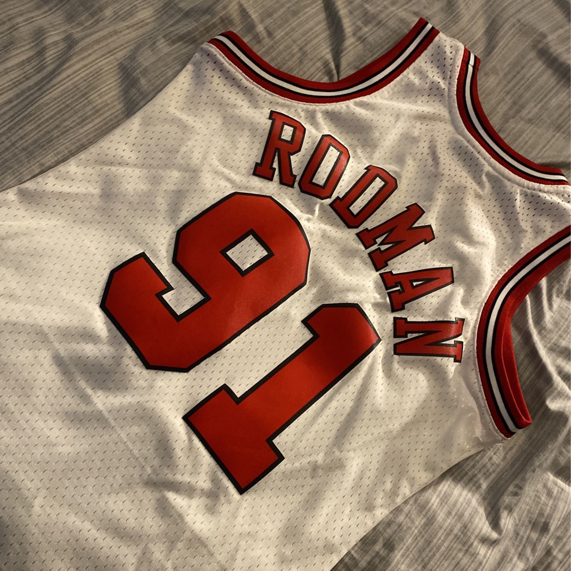 Mitchell Ness Bulls 1998 Gold Dennis Rodman King Midas Jersey Size L for  Sale in Paterson, NJ - OfferUp