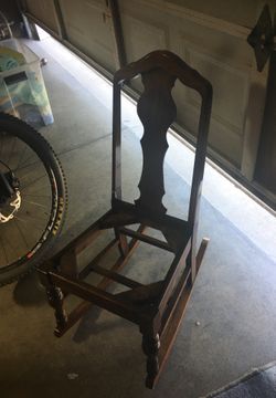 ANTIQUE CHILDS CHAIR