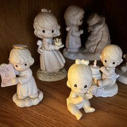 “Precious Moments” Figures Set