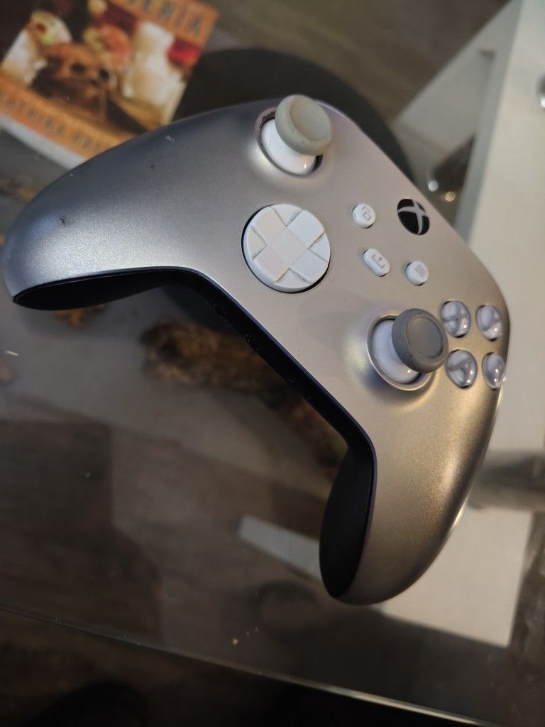 Special Edition Xbox One Controller - Lunar Shift