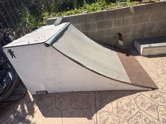 Free skateboard ramp