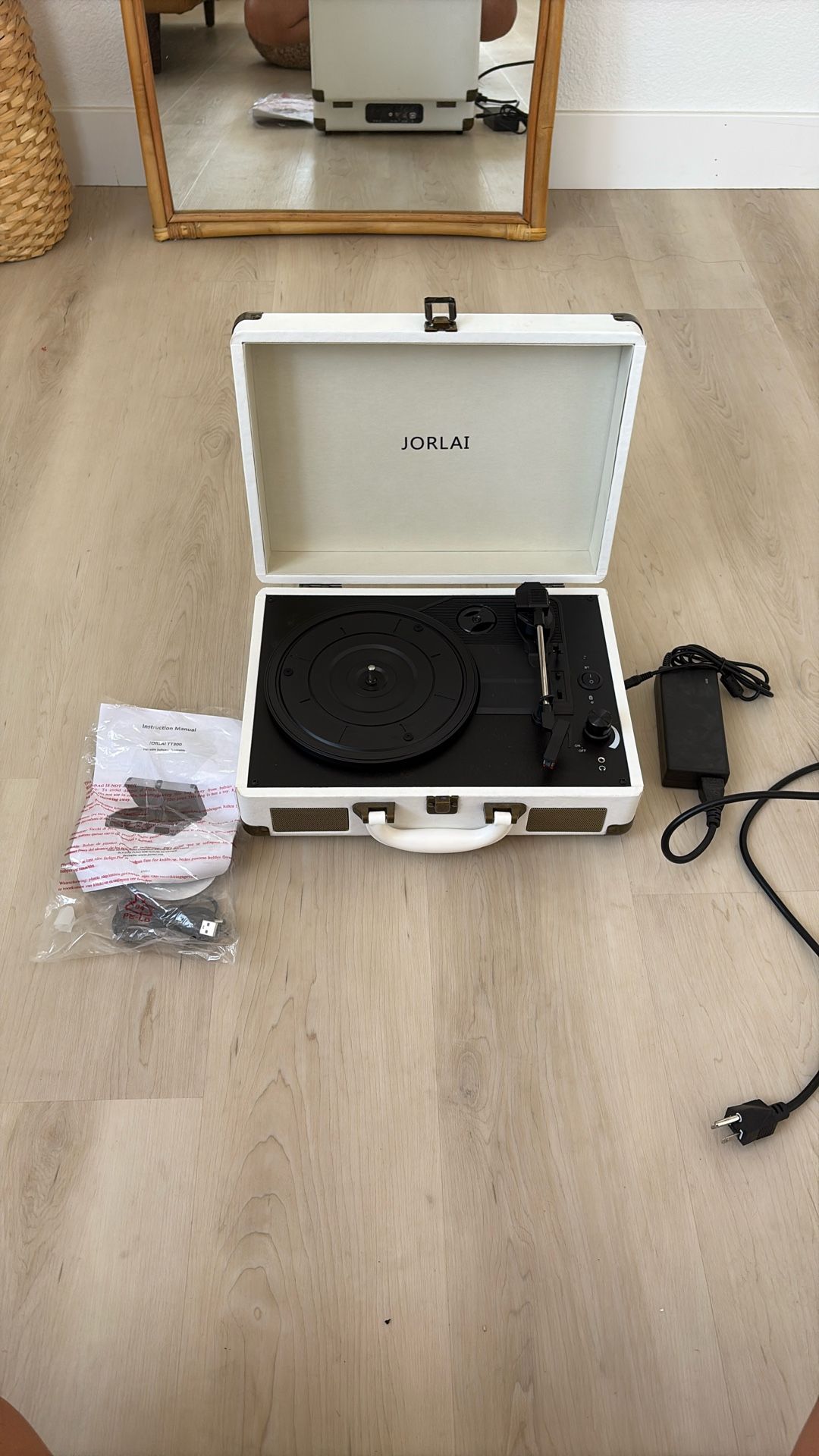 Jorlai White Suitcase Record Player