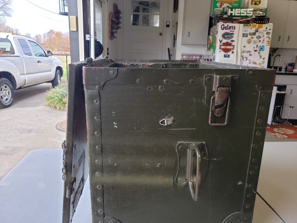Old MILITARY BOX !