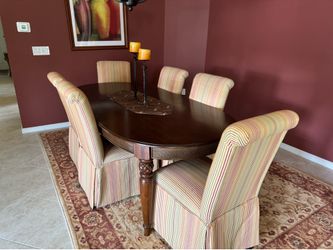 Dining Room Table/Chairs