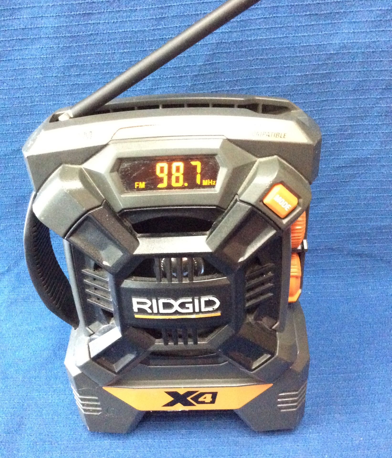 Ridgid R84084 Portable Job Site Radio 18v Liion for Sale in La Habra