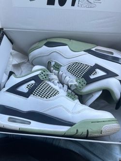 Selling Jordan 4 seafoam