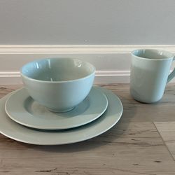 Real Simple Commercial Grade Dinnerware, Service For 8