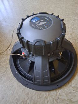 15" Kicker CVX  no rips or holes